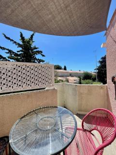 "Claires Marines" T2 à la corniche ,clim, parking et proche des plages - 0