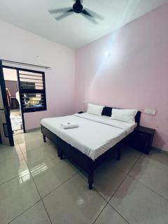 Mahadev Homestay !! Preferred Partner ! 10 Minutes Walk To Chandigarh Int Airport ! - - 8