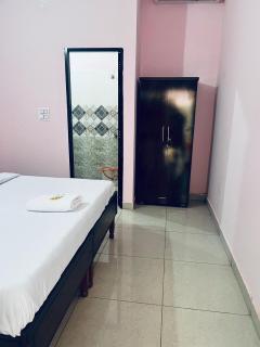 Mahadev Homestay !! Preferred Partner ! 10 Minutes Walk To Chandigarh Int Airport ! - - 2