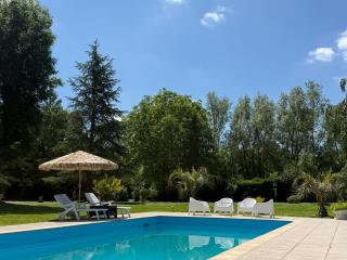 Appartement familial au bord de la Marne, jardin tropical , piscine, tennis, terrasse, parking gratuit proche Disneyland - 0