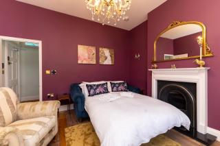 Luxury pair of Georgian apartments, hot tub, sea views, sleeps 12 - Bognor Regis - 1