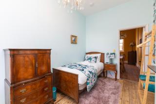 Luxury pair of Georgian apartments, hot tub, sea views, sleeps 12 - Bognor Regis - 1