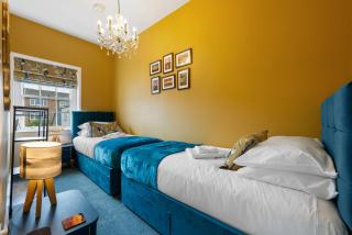 Luxury pair of Georgian apartments, hot tub, sea views, sleeps 12 - Bognor Regis - 3