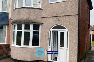 3BR House By Escape & Estates Short Lets & Serviced Accommodation Birmingham With Private Garden & Free WiFi - 1