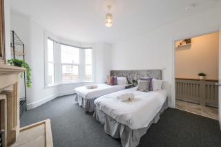Five bedroom house in Douglas road - Bristol - 7