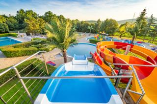 Kapsulové ubytovanie Resort AQUA MARIA - Veľaty - 2