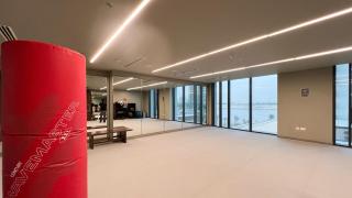 Bright 2BR with Pool & Creek Views - Dubai - 1