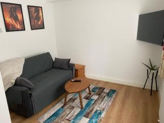 Slough - Sleeps 3 - PetFriendly - Riverside - Bay - 5