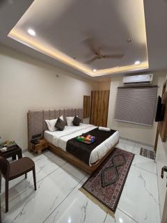 Hotel Venzaa - Indore - 0