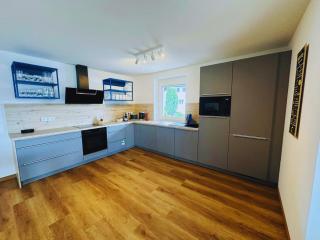 Frankenherz-Apartments - Premium Wohnung mit Terrasse & zwei Schlafzimmern, nahe Playmobil-Funpark, Self-Check-In - 6