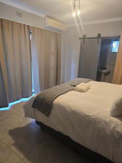 Cozy 1 Bedroom Cottage - 2