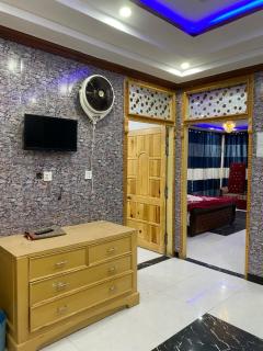 Kingsmen Apartments - 1