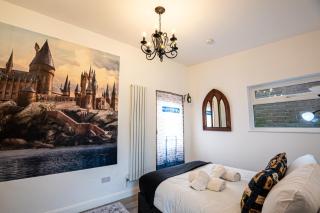 Harry Potter House 1BR - Free On Street Parking - Self Check In - Sleeps Family of 4 - Leavesden Green - 7