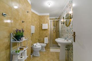 Albert's Castle Apt- Happy Rentals - 5