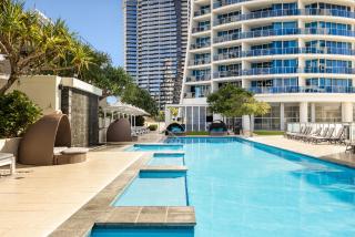 Stylish Vogue Apartment with Ocean Views at Hilton Residences - Gold Coast - 4