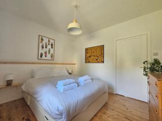 Charming 2-Bedroom Ground Floor Apartment with Garden and Free On-street Parking - Edimburgo - 4