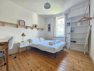 Charming 2-Bedroom Ground Floor Apartment with Garden and Free On-street Parking - Edimburgo - 1