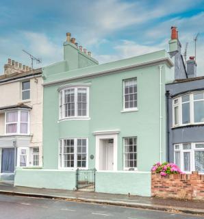 Luxury pair of Georgian apartments, hot tub, sea views, sleeps 12 - Bognor Regis - 9
