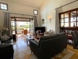 Villa Casa Karoline with a sunny terrace, heated pool, comfort and privacy in a quiet neighborhood - 1
