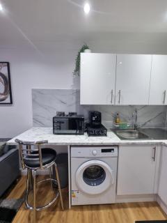 Very Cosy & Lovely 1 Bed Garden Apartment with side access - Slades Green - 1