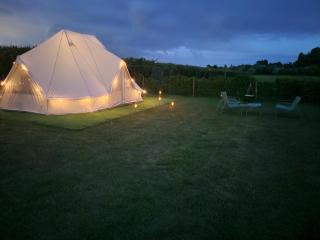 Alpaca view emperor bell tent - New Holland - 4