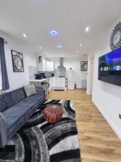Very Cosy & Lovely 1 Bed Garden Apartment with side access - Slades Green - 0