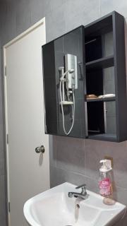 A Deluxe Room in Kundang Estates, Rawang - 6