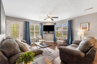 Tranquil Pondview Retreat Balcony - 0