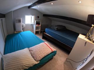 Chambre 4 personnes 2 lits proche métro 5 - 0