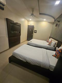 Prime Hotel Addore Palácée - Near Mumbai Airport , Visa Consultant , Jio World Convention Centre BKC - 7