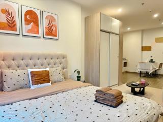 Elegant Apartment 1BR - Soft Queen Bed & Zen Garden, SA5 Vinhomes Smart, Ha Noi - Mochie Homestay - Phú Thú - 3