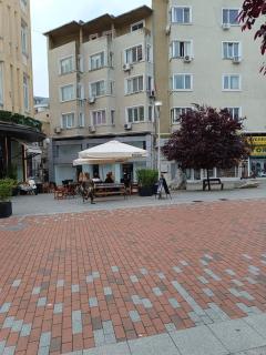 Апартамента на центъра на Варна до фонтаните и морето и градинта - 5