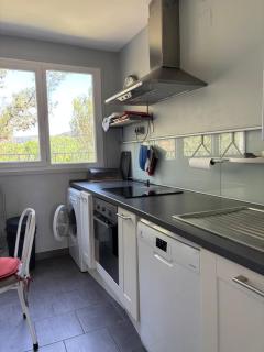 Aix en Provence, dans grande résidence arborée, appartement de 80m2 - 2