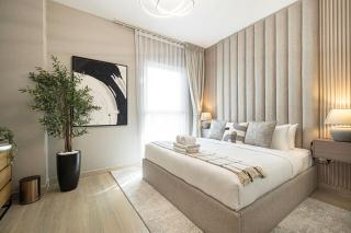 Luxury 4 Bedroom Apartment with Ferrari World and Sea Views, Yas Island Waterfront, Pool, Gym, Playground, Walk to Yas Mall - Abu Dhabi - 5