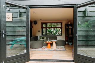 Bumblebee Cabin - 3