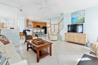 Spacious 4BR Home Pools Bikes Balcony - Berlin - 4
