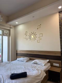 K D Luxury Studio - Ghaziabad - 3