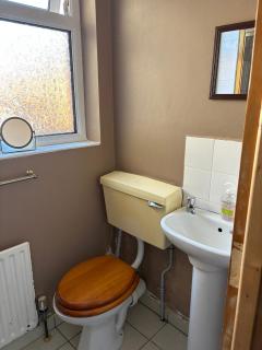 Fabulous Central Belfast Large 4 Bedroom Townhouse - Off Street Parking - Belfast - 3