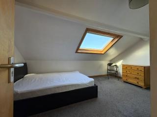 Fabulous Central Belfast Large 4 Bedroom Townhouse - Off Street Parking - Belfast - 2