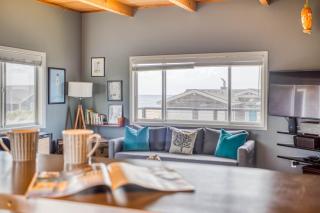The Rock Inn Yacht - Meredith Lodging - Pacific City - 5