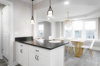 Modern Home Heart of South Bend - 8