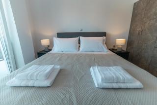 Laura City Apartments by the Sea - Lampi - 6