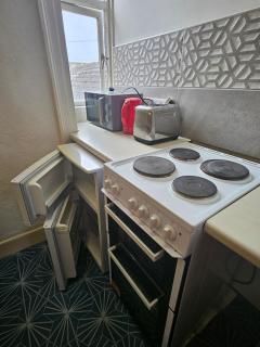 The Lookout, Elegant Sea-View Apartment with Balcony, Private Parking - Weymouth - 3