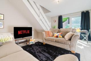 Quiet & Stylish 2-Bed House with Garden & Free Parking - 8