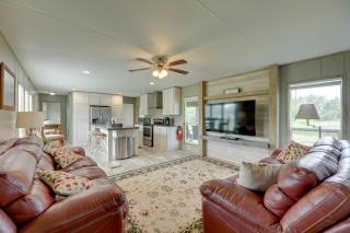 5 Mi to Splashway Waterpark Cabin in Rock Island - - 7