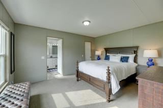 5 Mi to Splashway Waterpark Cabin in Rock Island - - 3