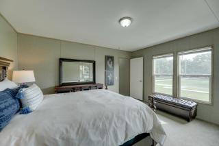 5 Mi to Splashway Waterpark Cabin in Rock Island - - 2