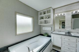 5 Mi to Splashway Waterpark Cabin in Rock Island - - 1