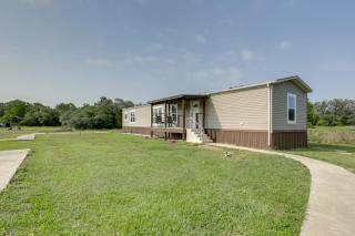 5 Mi to Splashway Waterpark Cabin in Rock Island - - 0