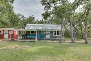 5 Mi to Splashway Waterpark Cabin in Rock Island - - 0